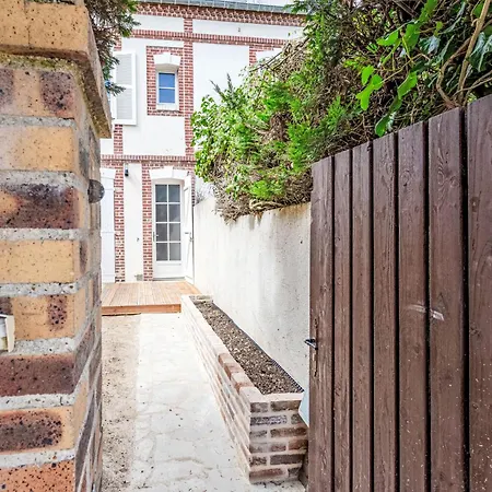 Maison De By Interhome * דוביל