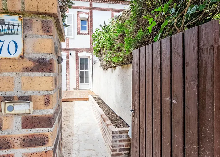 Maison De By Interhome * דוביל