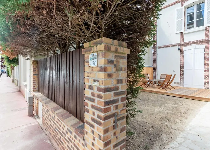 Сasa de vacaciones Maison De By Interhome *