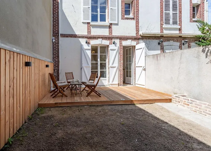 Сasa de vacaciones Maison De By Interhome